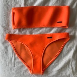 Neon triangl bikini!